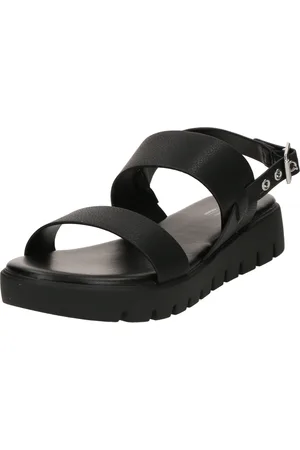 Call it Spring Sandaler 