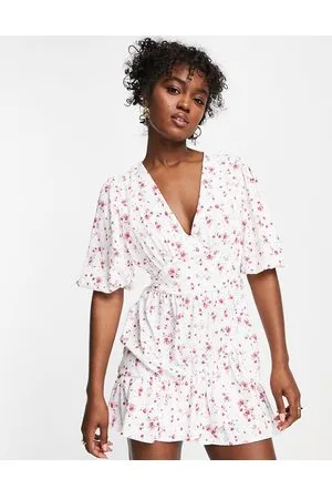 In The Style X Perrie Sian - Hvid minikjole med småblomstret print og pufærmer samt flæser og slå-om-detalje