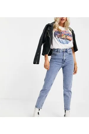 Stradivarius Petite - Slim Fit mom-jeans med stretch i vask