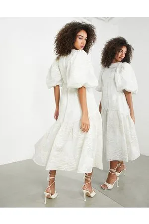 ASOS Lagdelt midikjole med metalfarvet blomstermønster i cremehvidt jacquard-stof
