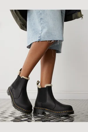 Dr. Martens 2976 Leonore - Sorte chelsea-støvler i læder med pelsfor