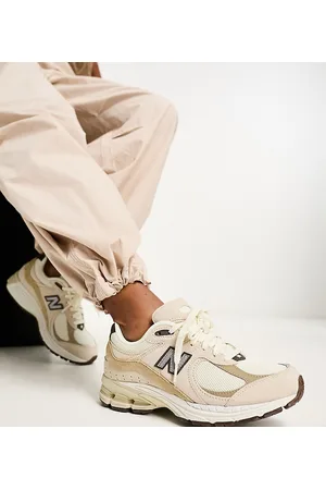 New Balance 2002 - Gyldenbrune sneakers - Kun hos ASOS