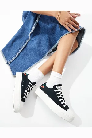 Converse Lift Ox - Sorte sneakers med kirsebærbroderi
