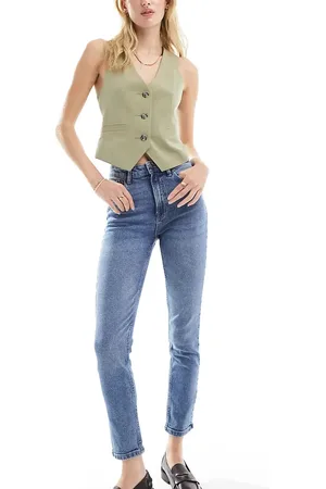 Stradivarius Tall - Smalle mom-jeans med stretch i mellemvask