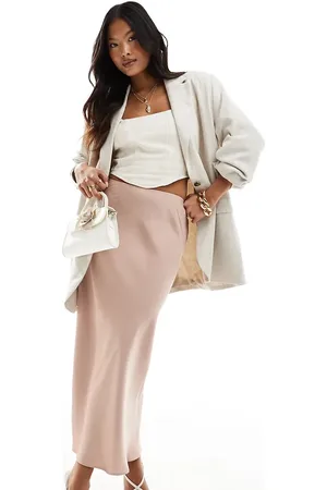 ASOS ASOS DESIGN Petite - Minkfarvet midinederdel med skråsnit i satin-Brun