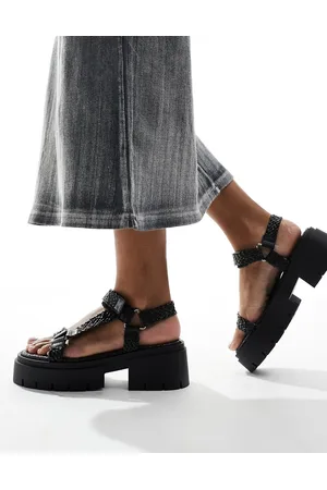 Public Desire Hazard - Chunky sorte sandaler med raffia-remme