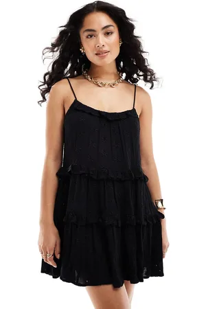 Miss Selfridge Strand-minikjole med bindeskuldre og broderier