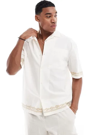 Pull&Bear Hvid skjorte med reverskrave og broderede kanter-Neutral