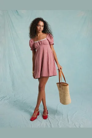 Miss Selfridge Babydoll-minikjole med blondekant og røde gingham-tern-Lyserød