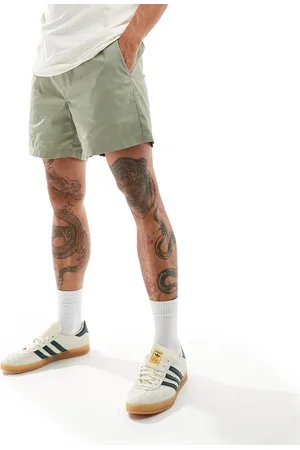 Weekday Zed - Kakigrønne shorts i regular fit