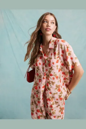 Miss Selfridge Kortærmet resortskjorte med jordbærprint i hørlook - Del af sæt-Lyserød