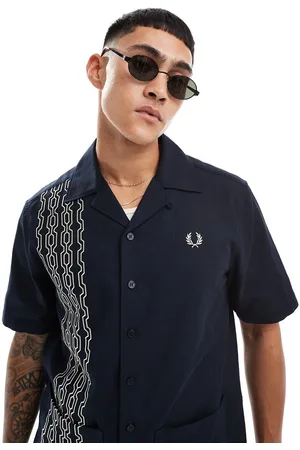 Fred Perry Skjorte med reverskrave og broderinger