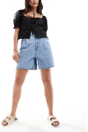 MANGO Højtaljede og løstsiddende denimshorts i