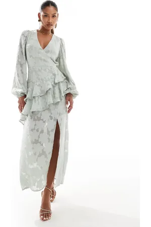 In The Style X Perrie Sian - Asymmetrisk slå-om-maxikjole med flæser i salviegrønt jacquard