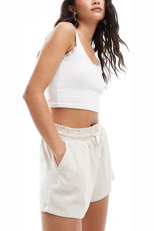Bershka Sandfarvede shorts med bindebånd i taljen i hør-Neutral