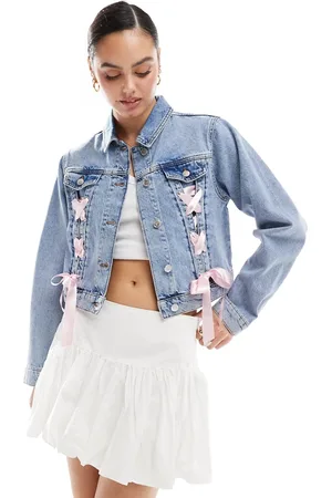 Miss Selfridge Mellemblå girlfriend-denimjakke med sløjfebånd i satin