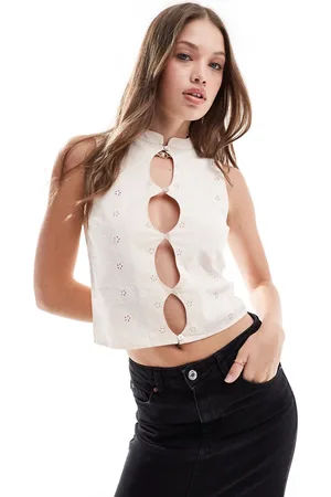 Pull&Bear Top med broderi og knapdetalje