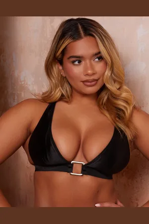 Wolf & Whistle X Natalie Gessey - Fuller Bust - bikinitop med guldfarvet kantdetalje