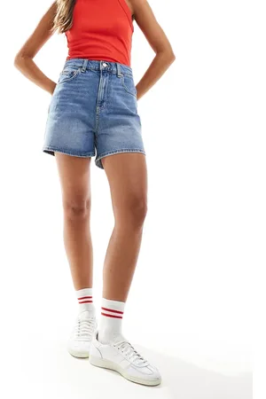 Tommy Hilfiger Mom-shorts i denim i mellemblå vask