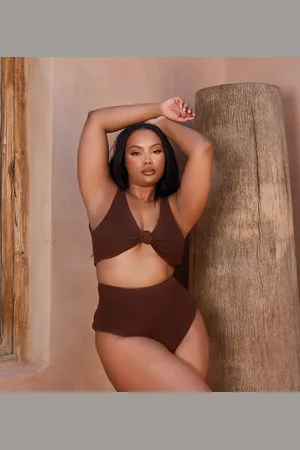Moda Minx Curve x Bernadette Afia - Bikinitop med rynker og knudedetalje i kaffebrun