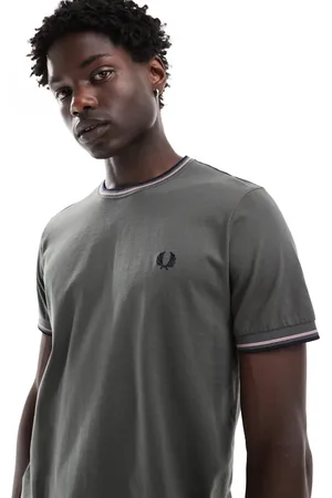 Fred Perry Skovgrøn T-shirt med dobbelt kantstribe