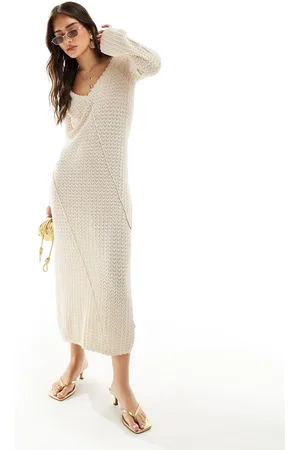 Pretty Lavish Strikket midaxi-kjole med asymmetriske syninger i cremehvid