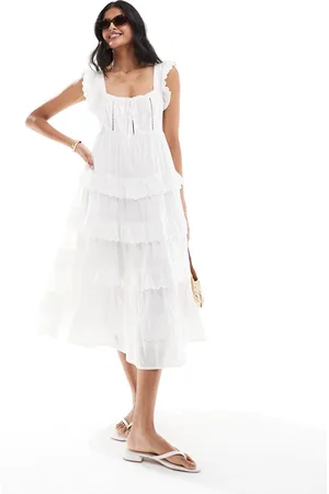 Miss Selfridge Lagdelt mini-sundress med blondekant og indlæg i elfenbenshvid