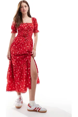 Miss Selfridge Lagdelt og maxikjole med korset-detalje og roseprint
