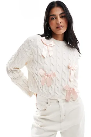 Miss Selfridge Cremehvid striktrøje med satin-sløjfer-Neutral