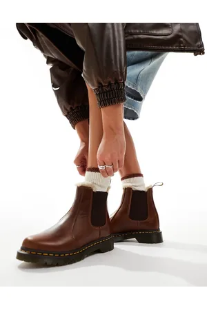 Dr. Martens 2976 Leonore - Brune Chelsea-støvler med pelsfor i læder