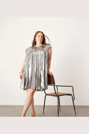 ASOS Curve - minikjole med trapez-form og plisseringer samt gennemgående pailletudsmykning-Multifarvet