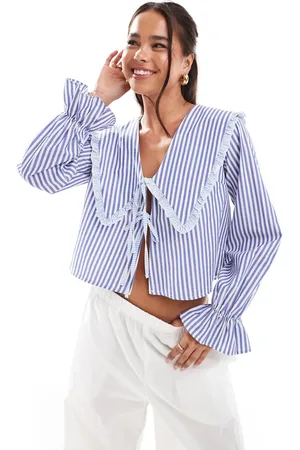ASOS Bluse med blå striber og bindebånd foran samt oversized krave