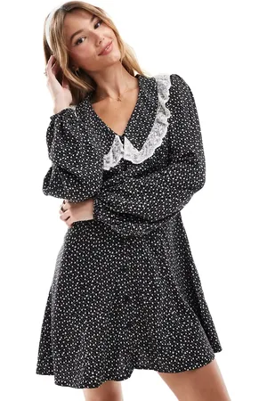 Miss Selfridge Tea-minikjole med blondekrave og -Sort