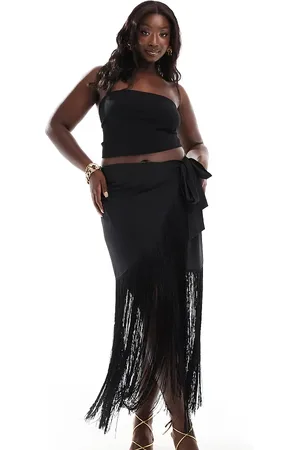 ASOS ASOS DESIGN Curve - maxinederdel i satin i slå-om-stil med frynser