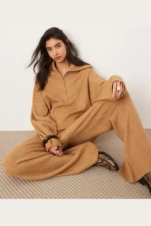 ASOS Kamelbrun og ribstrikket trøje med oversized krave og lynlås i halsen - Del af sæt-Neutral