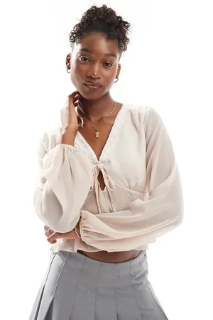 Reclaimed Langærmet cremehvid boho-bluse med nøglehulsdetalje-Neutral