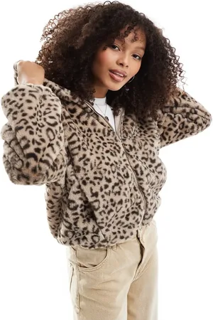 Bershka Jakke med hætte og leopardprint i imiteret pels