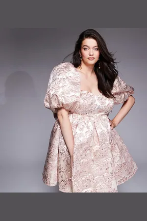 ASOS Curve - minikjole med pufærmer og udsmykkede detaljer på brystet i jacquard