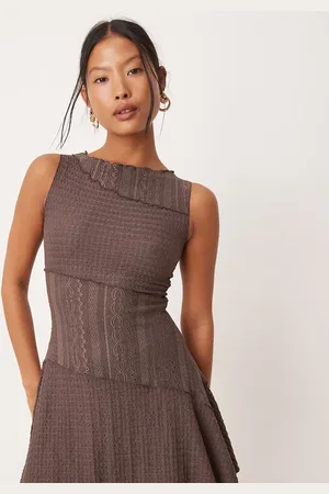 Miss Selfridge Chokoladebrun minikjole i forskelligt blondemateriale