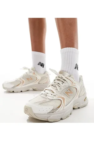 New Balance 530 - Sneakers i lys og metallisk guldfarve - Kun hos ASOS