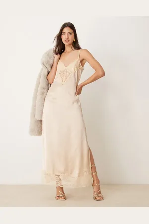 Miss Selfridge Neutralfarvet maxikjole med cami-stropper og blonder i satin-Lyserød