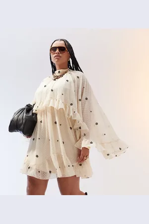 ASOS ASOS DESIGN Curve - Cremehvid minikjole med kappeyderlag og broderier i dobby-stof
