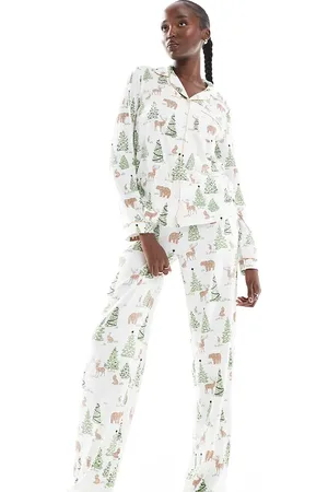 Chelsea Peers Jul - Cremefarvet pyjamassæt med langærmet top og bukser med print - Kun hos ASOS-Hvid