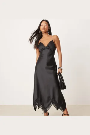 Miss Selfridge Maxikjole med blondeindsats i satin