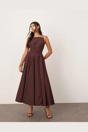 ASOS Maxikjole med åben ryg, racerhals, sømdetaljer og fyldigt skørt-Lilla