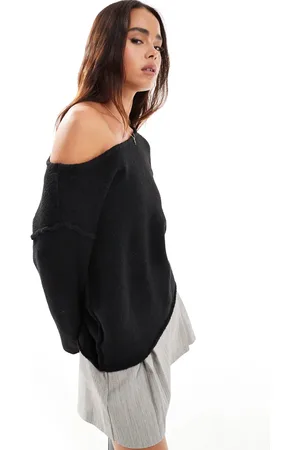Miss Selfridge Løstsiddende offshoulder-trøje med asymmetrisk snit i hyggelig strik