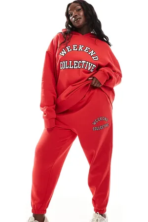 ASOS Weekend Collective Curve - Røde oversized joggingbukser med collegelogo - Del af sæt