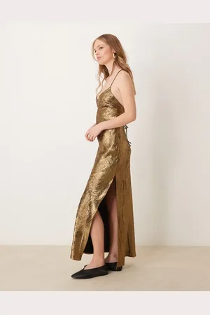Miss Selfridge Maxikjole med tynde stropper og foliefinish-Guld