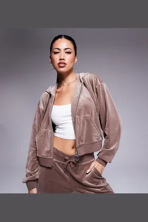 Juicy Couture Mokkabrun afslappet hættetrøje i velour med lynlås - Del af sæt - Kun hos ASOS