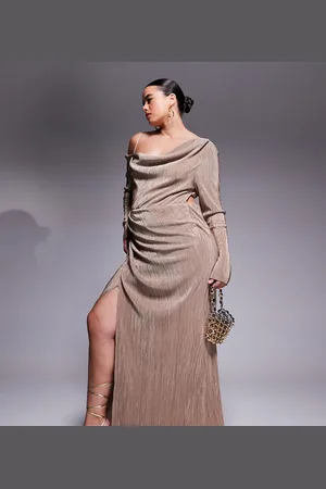 ASOS ASOS DESIGN Curve - Kamelfarvet maxikjole med falden skulder og plisseringer samt rynker-Neutral